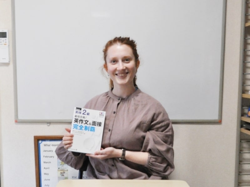 福岡市西区と早良区にあるOtisの英会話教室で行っている英検対策講座を担当する先生の写真
