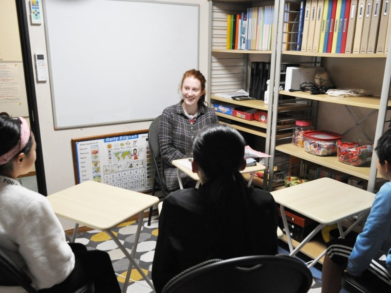 福岡市西区の姪浜にあるOtisの英会話教室・姪浜教室で２０２１年の１０月中に当教室の先生が英会話の中学生グループレッスンを教えている時に撮った写真