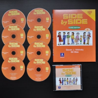 Otisの英会話教室のプライベートレッスンの生徒さん達が家での復習予習に使っている英会話教材、Side by Sideテキストブック２の付属のリスニングCD２の写真